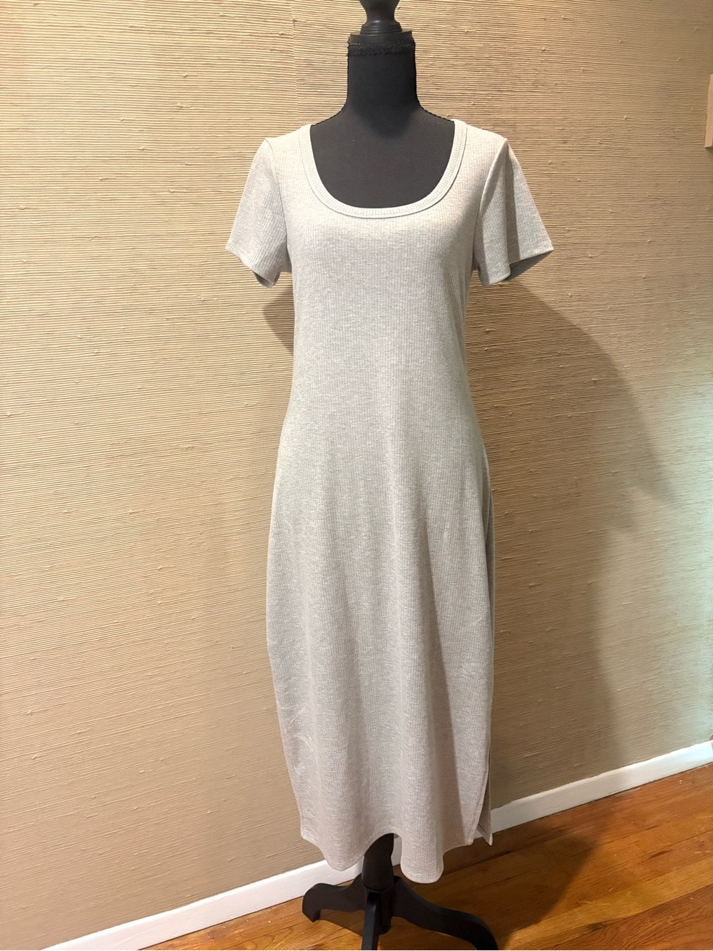 Classic Scoop Neck Short Sleeve T-shirt Dress in Light Gray